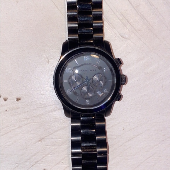 Men’s Michael Kors Black Chronograph Watch Sleek Design men’s - Picture 4 of 4